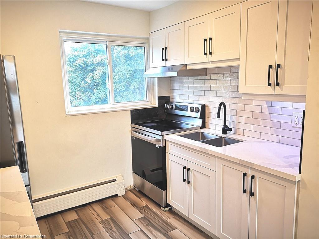 4-19 Hamilton Street, St. Thomas, ON - Indoor Photo Showing Kitchen With Double Sink