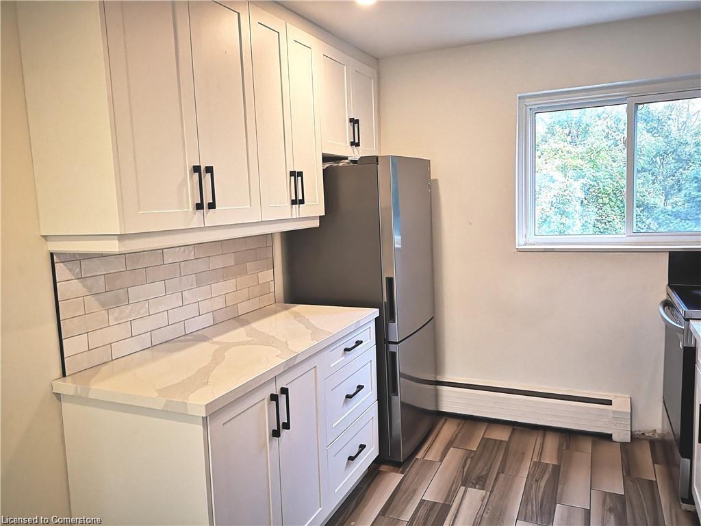 4-19 Hamilton Street, St. Thomas, ON - Indoor Photo Showing Kitchen