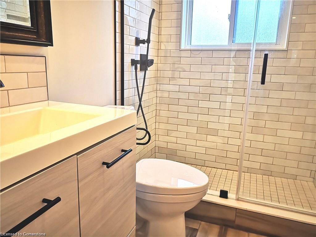 4-19 Hamilton Street, St. Thomas, ON - Indoor Photo Showing Bathroom
