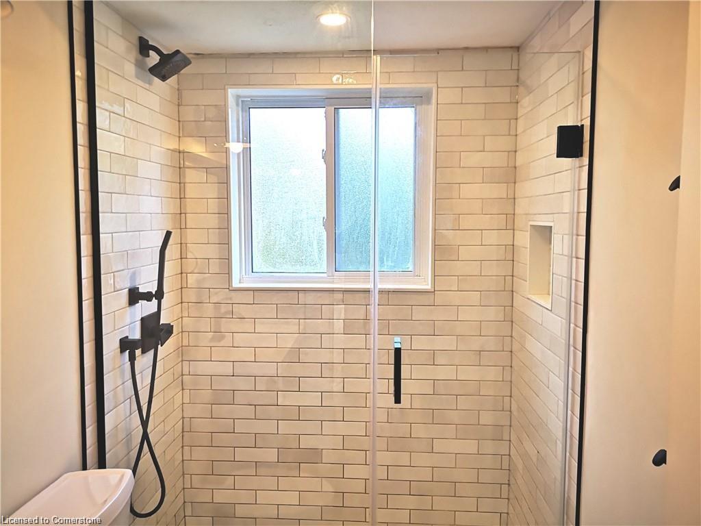 4-19 Hamilton Street, St. Thomas, ON - Indoor Photo Showing Bathroom