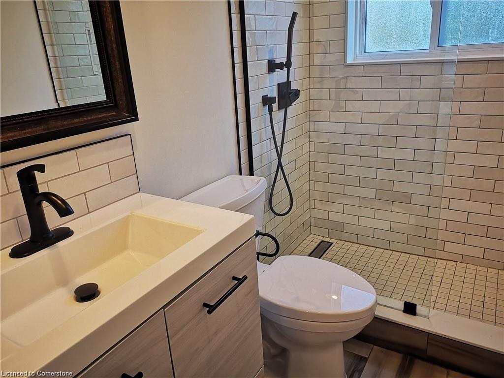 4-19 Hamilton Street, St. Thomas, ON - Indoor Photo Showing Bathroom