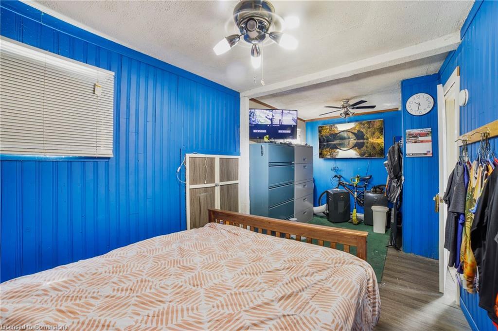 127 Province Street N, Hamilton, ON - Indoor Photo Showing Bedroom