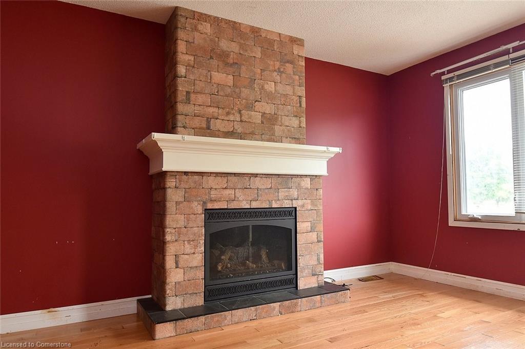 79 Barrington Drive, Welland, ON - Indoor Photo Showing Living Room With Fireplace