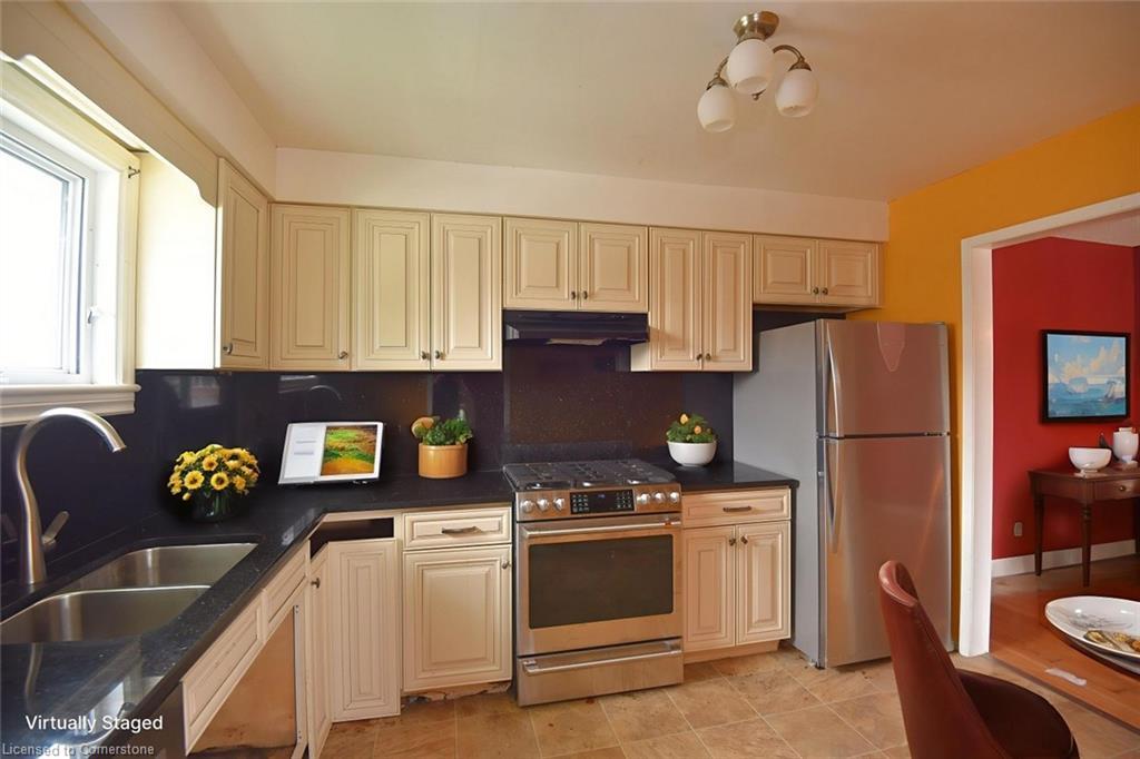 79 Barrington Drive, Welland, ON - Indoor Photo Showing Kitchen With Double Sink