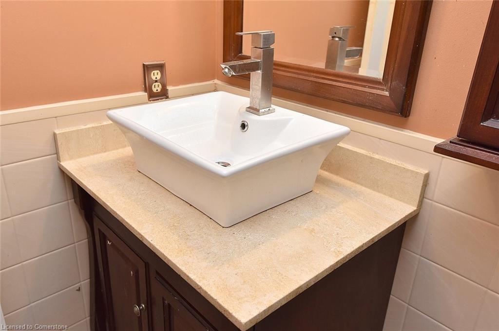 79 Barrington Drive, Welland, ON - Indoor Photo Showing Bathroom