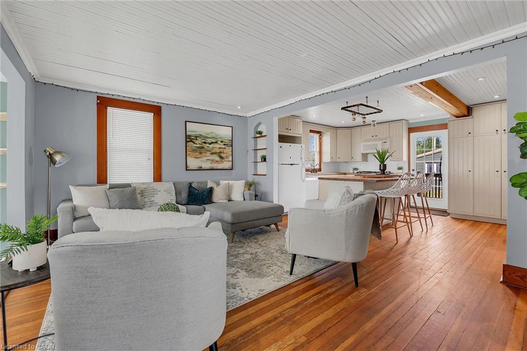 2689 North Shore Drive, Dunnville, ON - Indoor Photo Showing Living Room