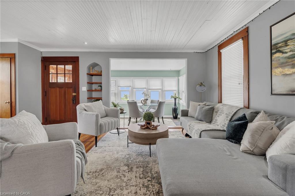 2689 North Shore Drive, Dunnville, ON - Indoor Photo Showing Living Room