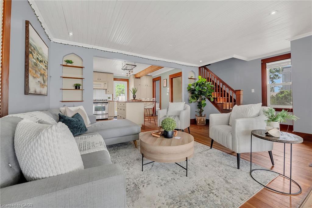 2689 North Shore Drive, Dunnville, ON - Indoor Photo Showing Living Room