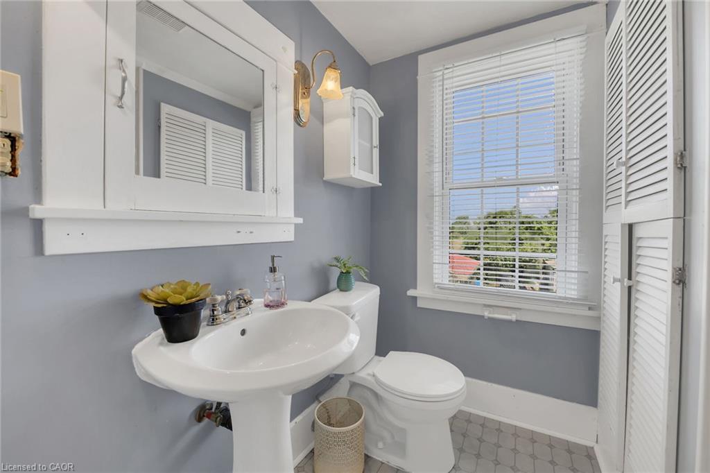 2689 North Shore Drive, Dunnville, ON - Indoor Photo Showing Bathroom