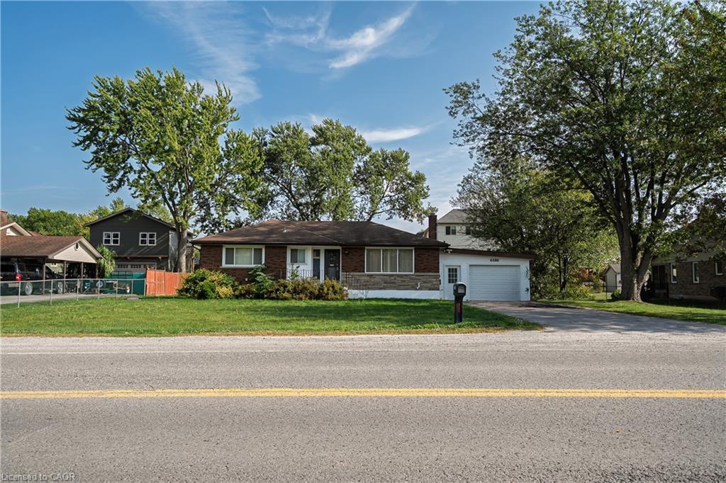 4486 Lyons Creek Road, Niagara Falls, ON - Outdoor With Facade