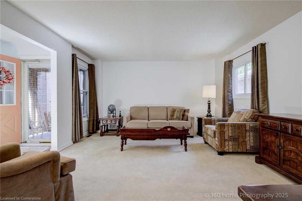 4425 Sawmill Valley Drive, Mississauga, ON - Indoor Photo Showing Living Room