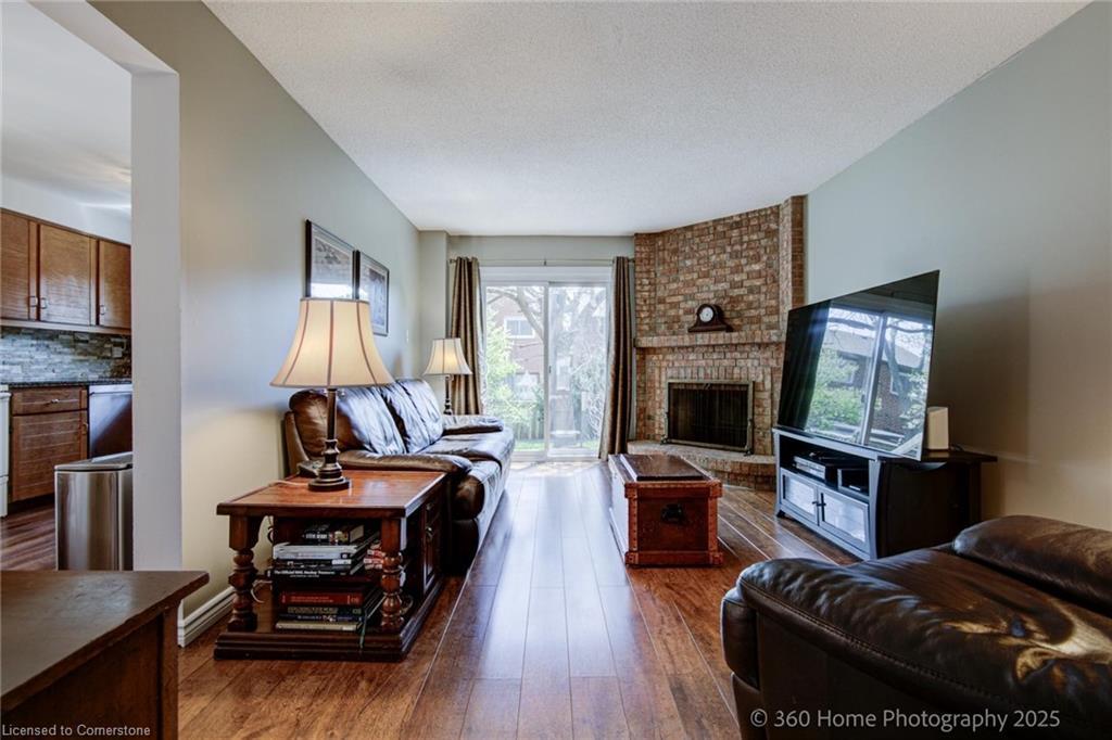 4425 Sawmill Valley Drive, Mississauga, ON - Indoor Photo Showing Living Room With Fireplace
