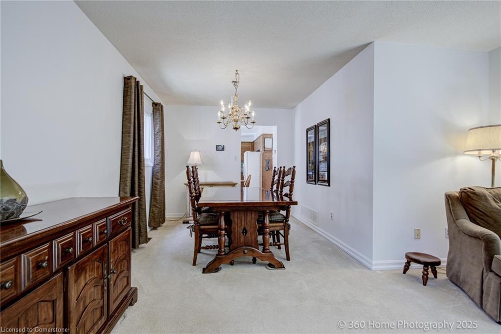 4425 Sawmill Valley Drive, Mississauga, ON - Indoor Photo Showing Dining Room