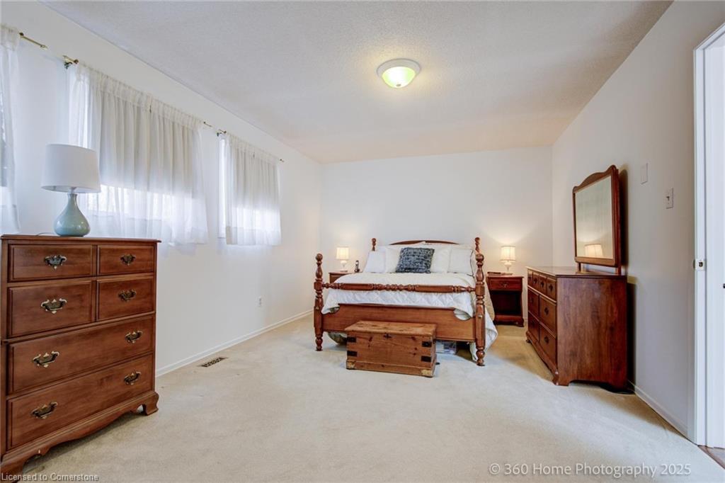4425 Sawmill Valley Drive, Mississauga, ON - Indoor Photo Showing Bedroom