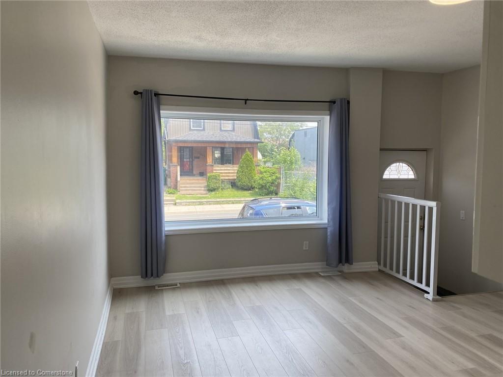 1164 Cannon Street E, Hamilton, ON - Indoor Photo Showing Other Room