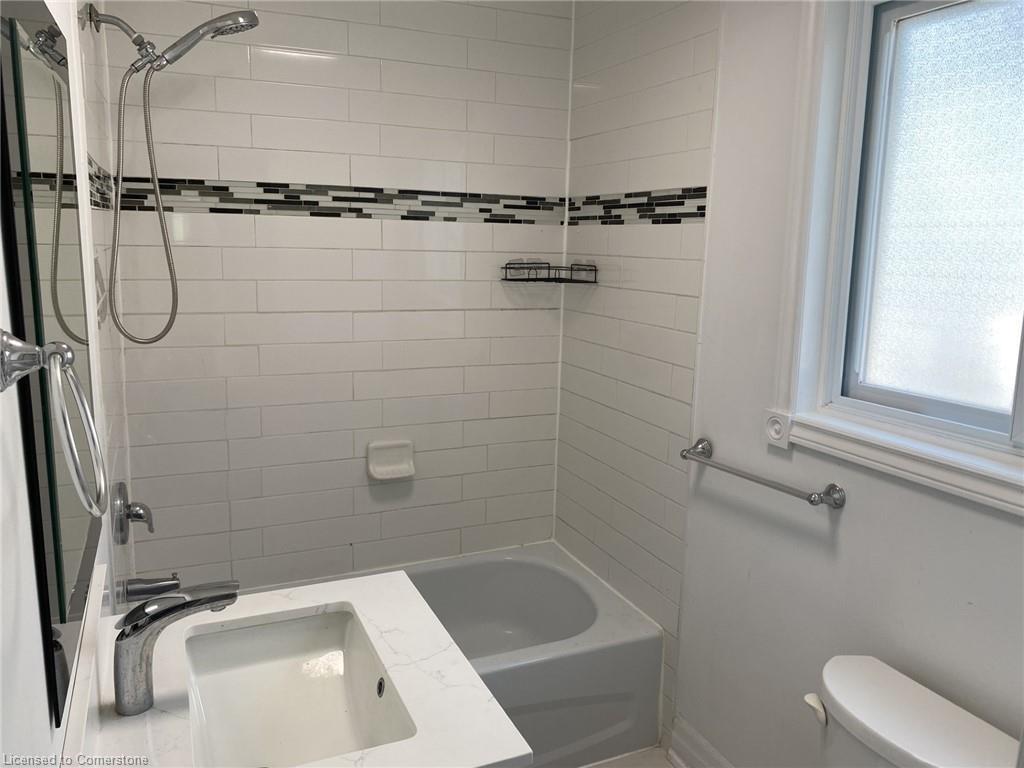 1164 Cannon Street E, Hamilton, ON - Indoor Photo Showing Bathroom