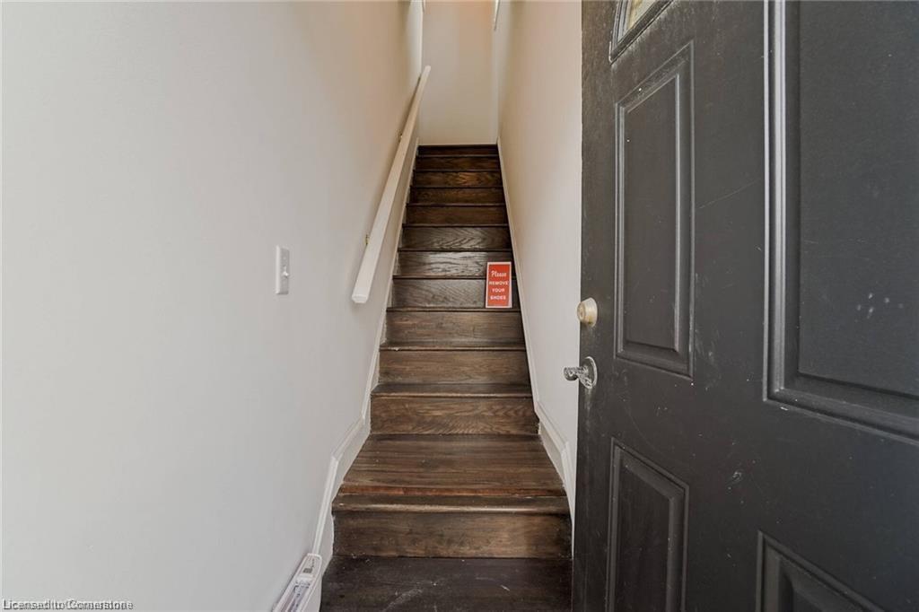 1164 Cannon Street E, Hamilton, ON - Indoor Photo Showing Other Room
