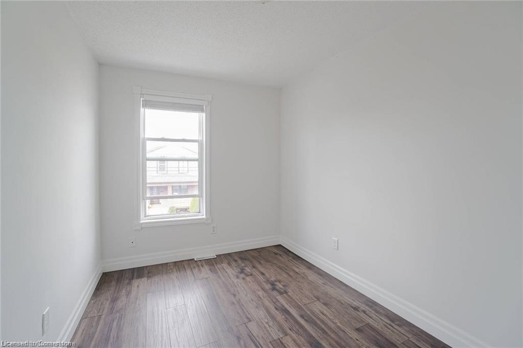 1164 Cannon Street E, Hamilton, ON - Indoor Photo Showing Other Room
