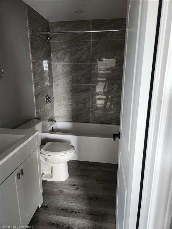 1-262 Ottawa Street N, Hamilton, ON - Indoor Photo Showing Bathroom