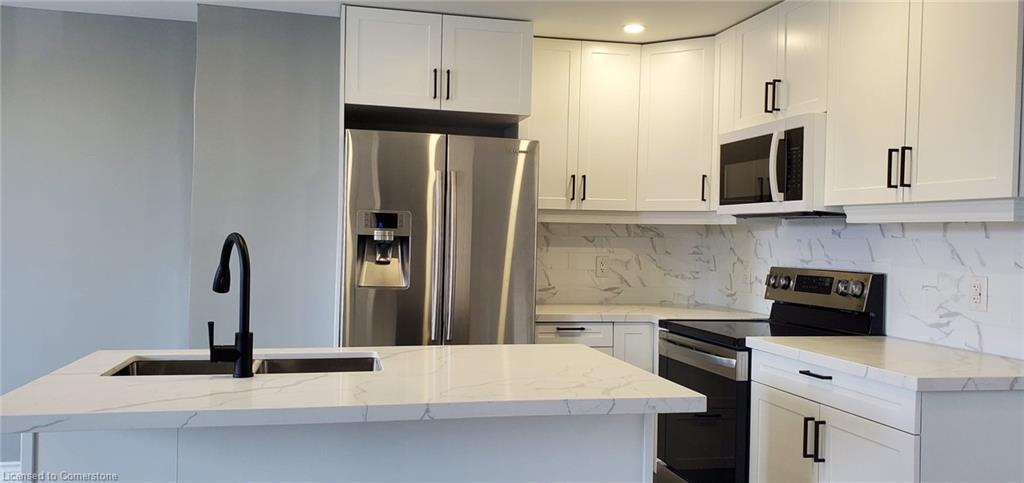 1-262 Ottawa Street N, Hamilton, ON - Indoor Photo Showing Kitchen With Upgraded Kitchen