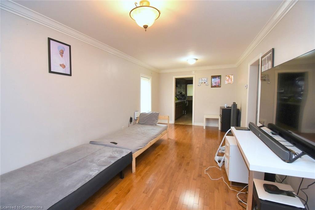 205 Ivon Avenue, Hamilton, ON - Indoor Photo Showing Other Room
