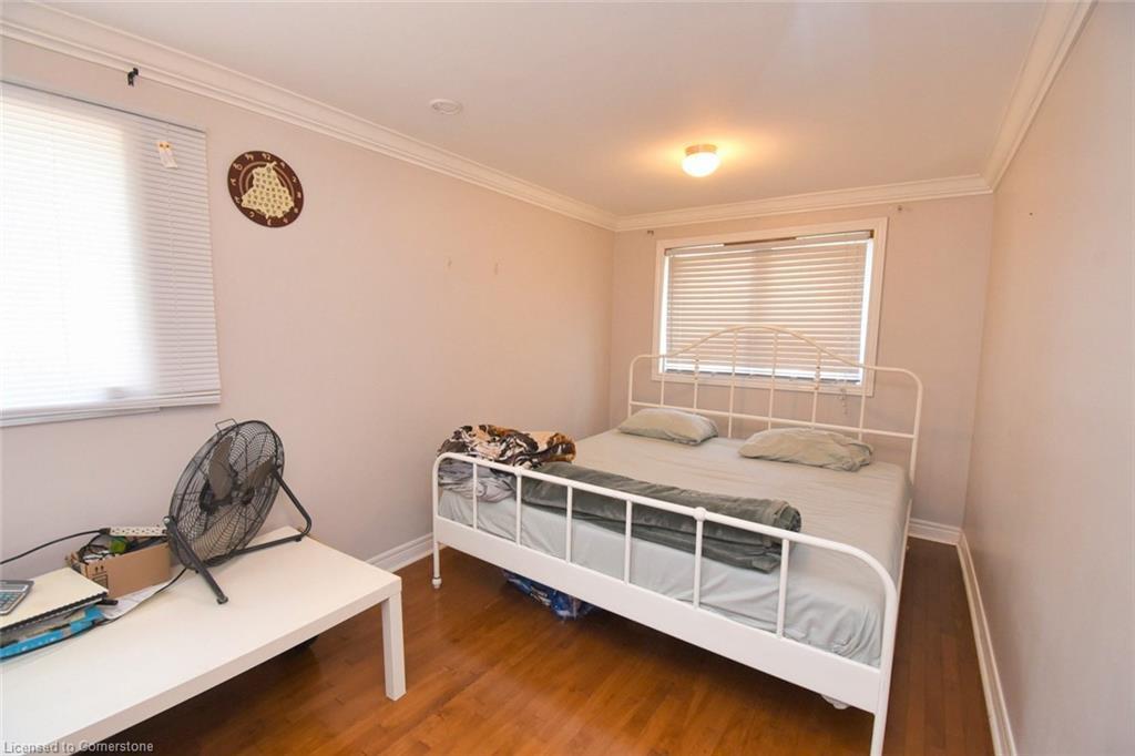 205 Ivon Avenue, Hamilton, ON - Indoor Photo Showing Bedroom