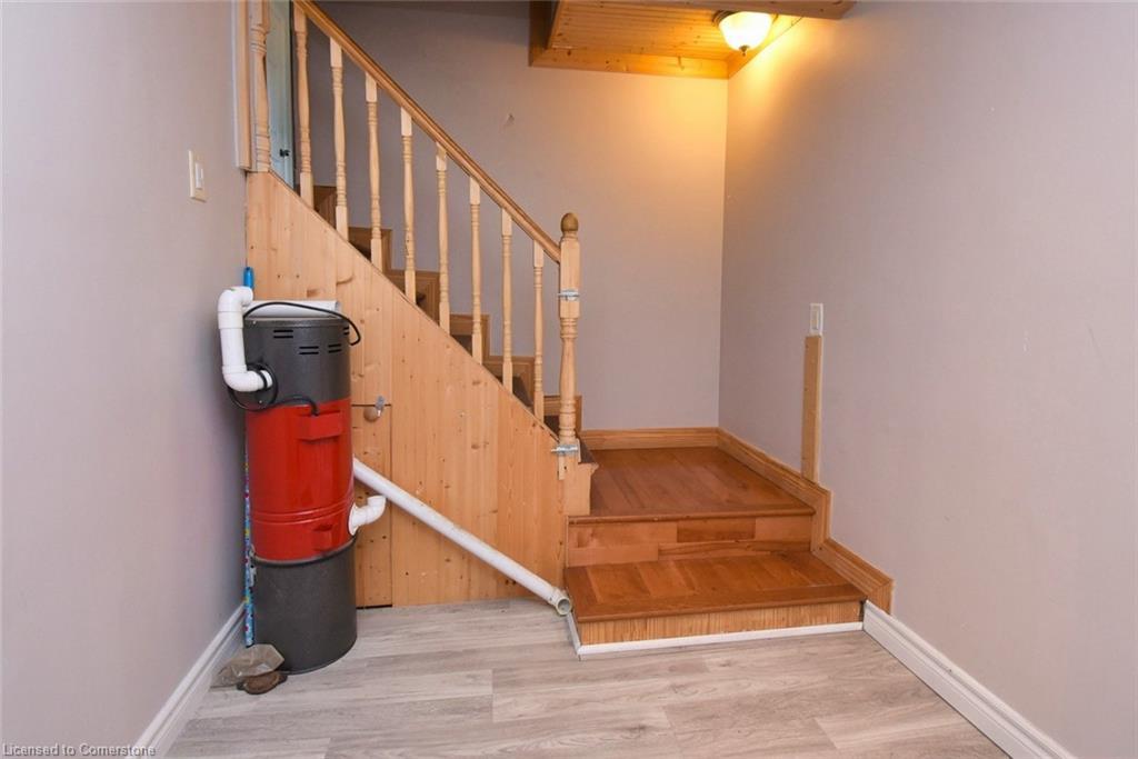 205 Ivon Avenue, Hamilton, ON - Indoor Photo Showing Other Room