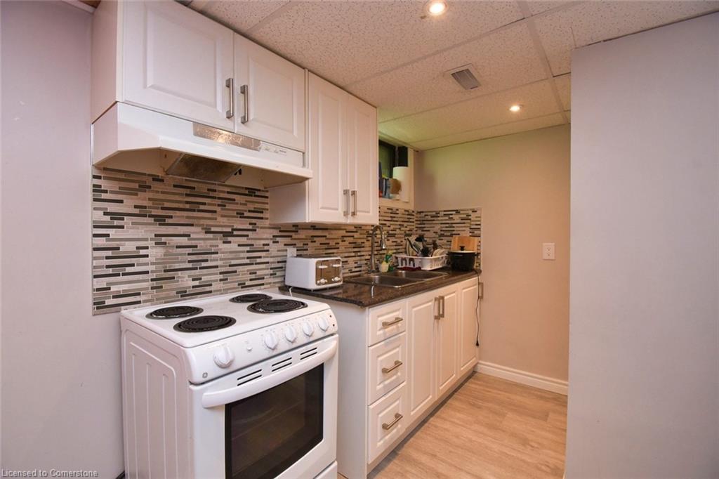 205 Ivon Avenue, Hamilton, ON - Indoor Photo Showing Kitchen