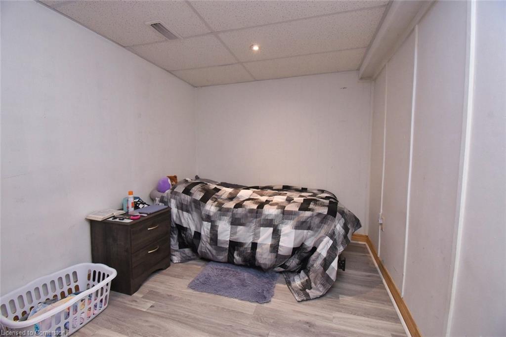 205 Ivon Avenue, Hamilton, ON - Indoor Photo Showing Bedroom