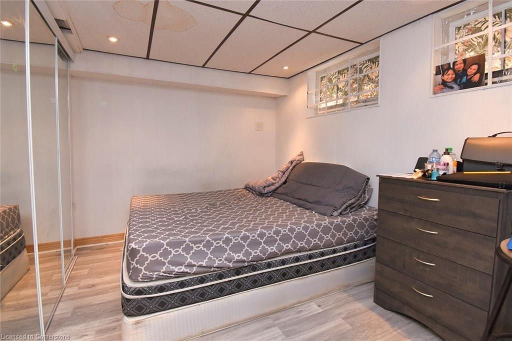205 Ivon Avenue, Hamilton, ON - Indoor Photo Showing Bedroom