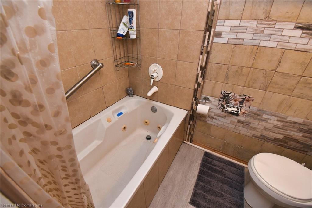 205 Ivon Avenue, Hamilton, ON - Indoor Photo Showing Bathroom