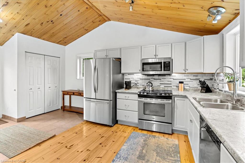 14 Parker Drive, Roseneath, ON - Indoor Photo Showing Kitchen With Double Sink With Upgraded Kitchen