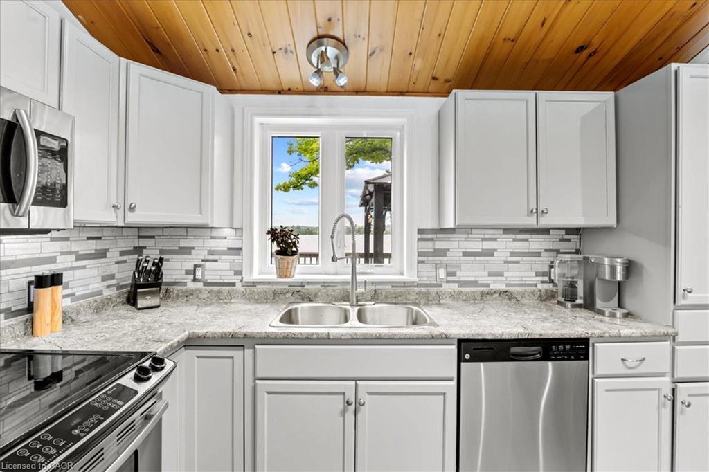 14 Parker Drive, Roseneath, ON - Indoor Photo Showing Kitchen With Double Sink With Upgraded Kitchen