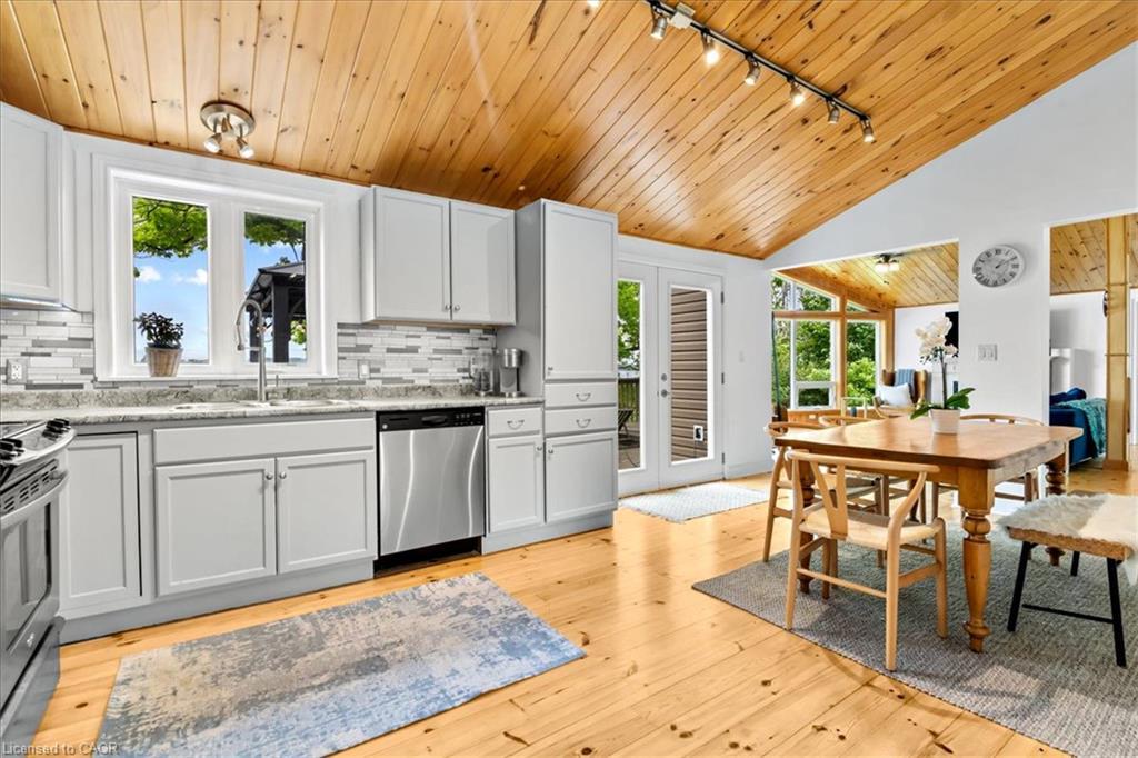 14 Parker Drive, Roseneath, ON - Indoor Photo Showing Kitchen With Double Sink With Upgraded Kitchen