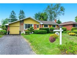 16 Glendale Drive Welland, ON L3C 4Y6