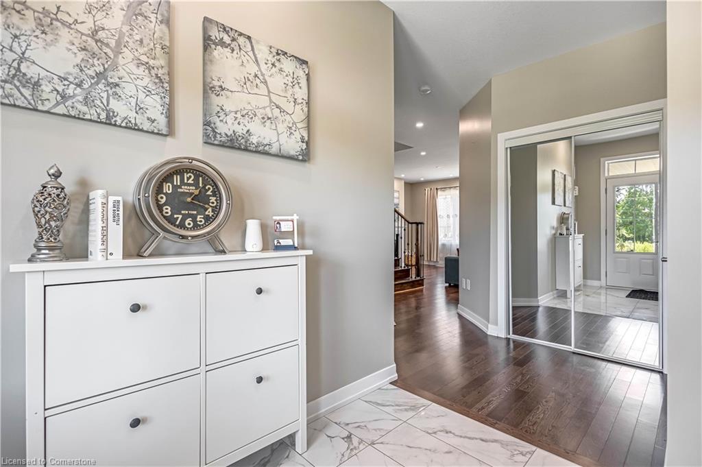 44 Santos Drive, Caledonia, ON - Indoor Photo Showing Other Room