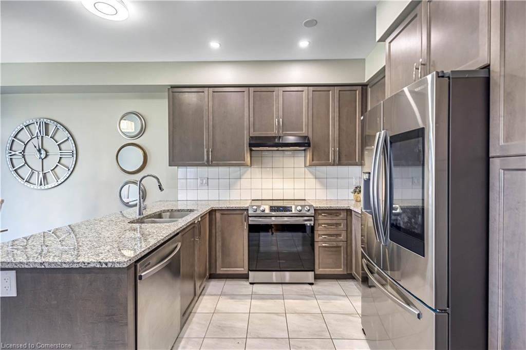 44 Santos Drive, Caledonia, ON - Indoor Photo Showing Kitchen With Double Sink With Upgraded Kitchen