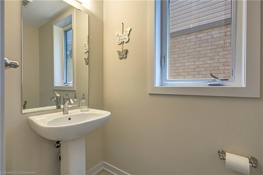 44 Santos Drive, Caledonia, ON - Indoor Photo Showing Bathroom