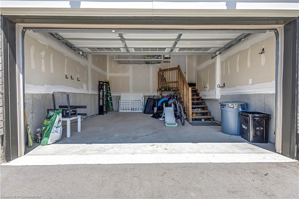 44 Santos Drive, Caledonia, ON - Indoor Photo Showing Garage