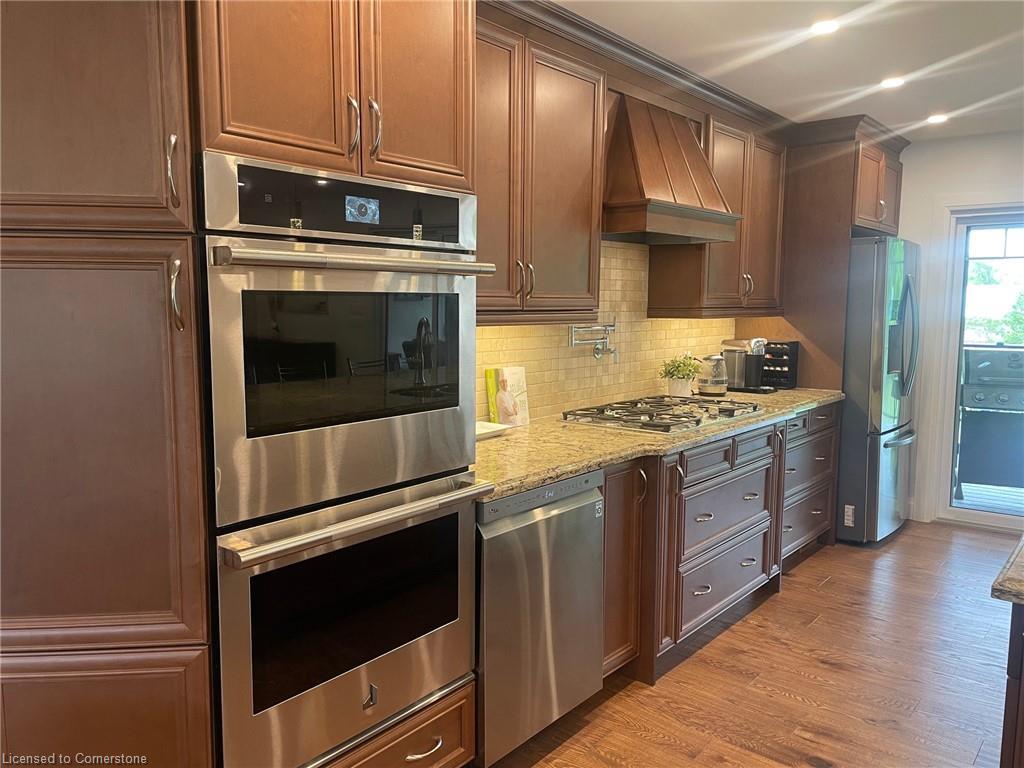 1354 1 Side Road, Burlington, ON - Indoor Photo Showing Kitchen