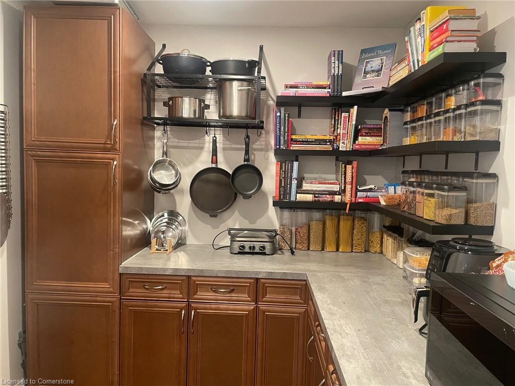 1354 1 Side Road, Burlington, ON - Indoor