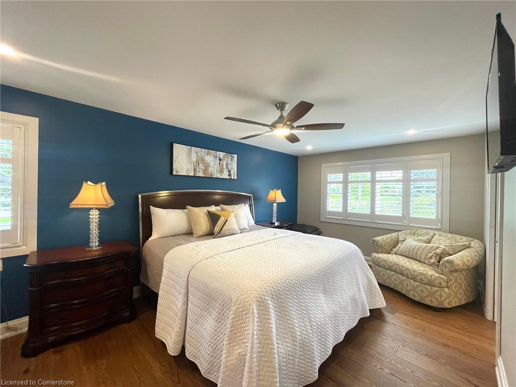 1354 1 Side Road, Burlington, ON - Indoor Photo Showing Bedroom