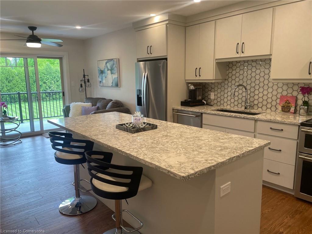 1354 1 Side Road, Burlington, ON - Indoor Photo Showing Kitchen With Upgraded Kitchen