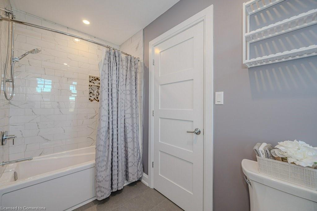 1354 1 Side Road, Burlington, ON - Indoor Photo Showing Bathroom