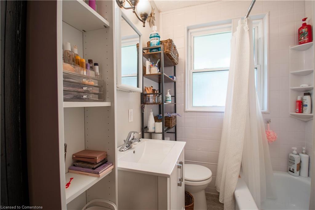 80 Frank Street, Tillsonburg, ON - Indoor Photo Showing Bathroom
