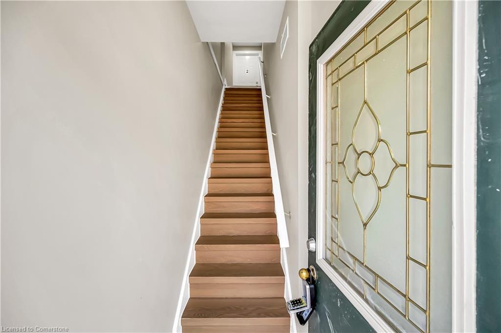 Upper 2-1466 Main Street E, Hamilton, ON - Indoor Photo Showing Other Room