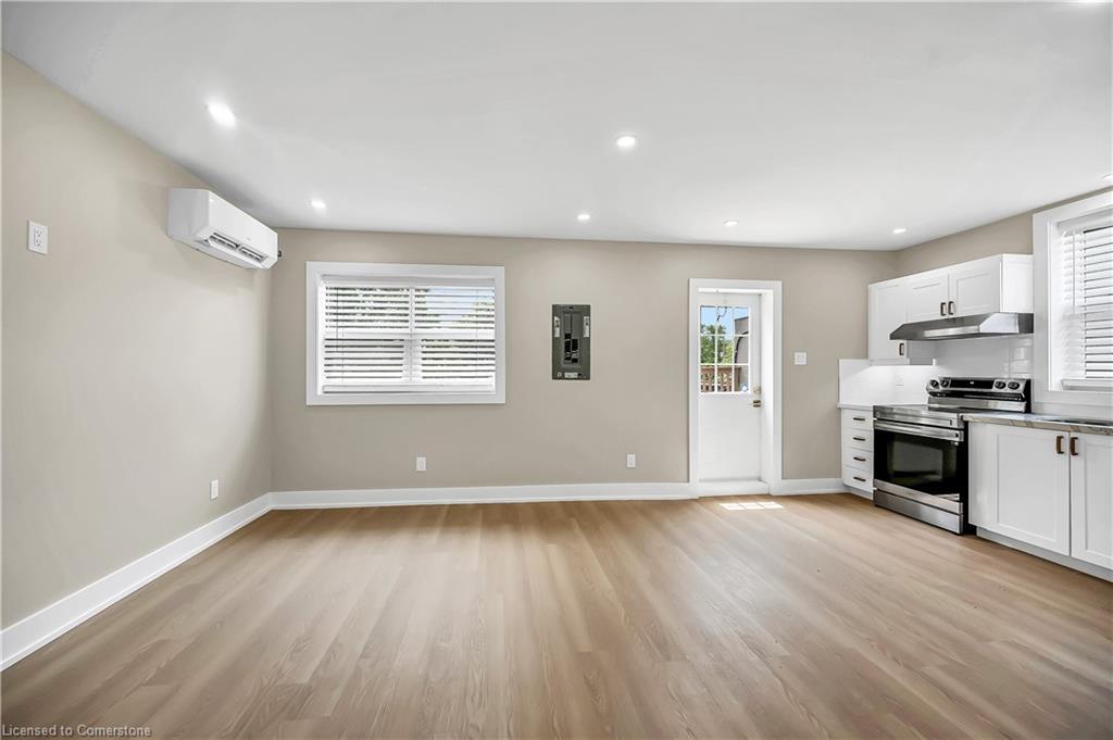Upper 2-1466 Main Street E, Hamilton, ON - Indoor Photo Showing Kitchen