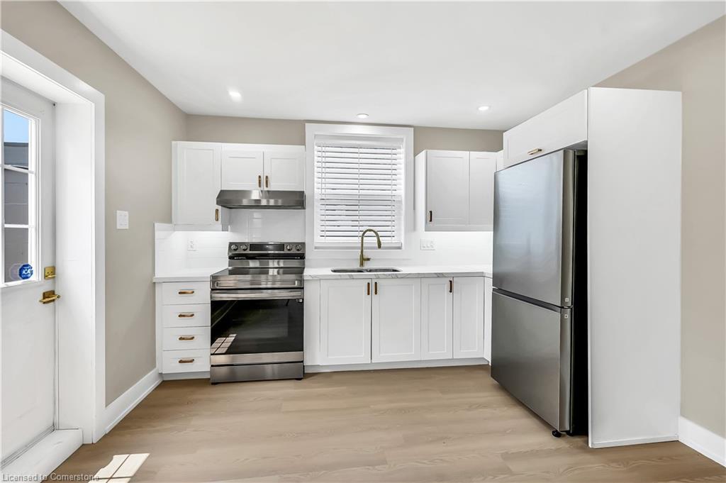 Upper 2-1466 Main Street E, Hamilton, ON - Indoor Photo Showing Kitchen