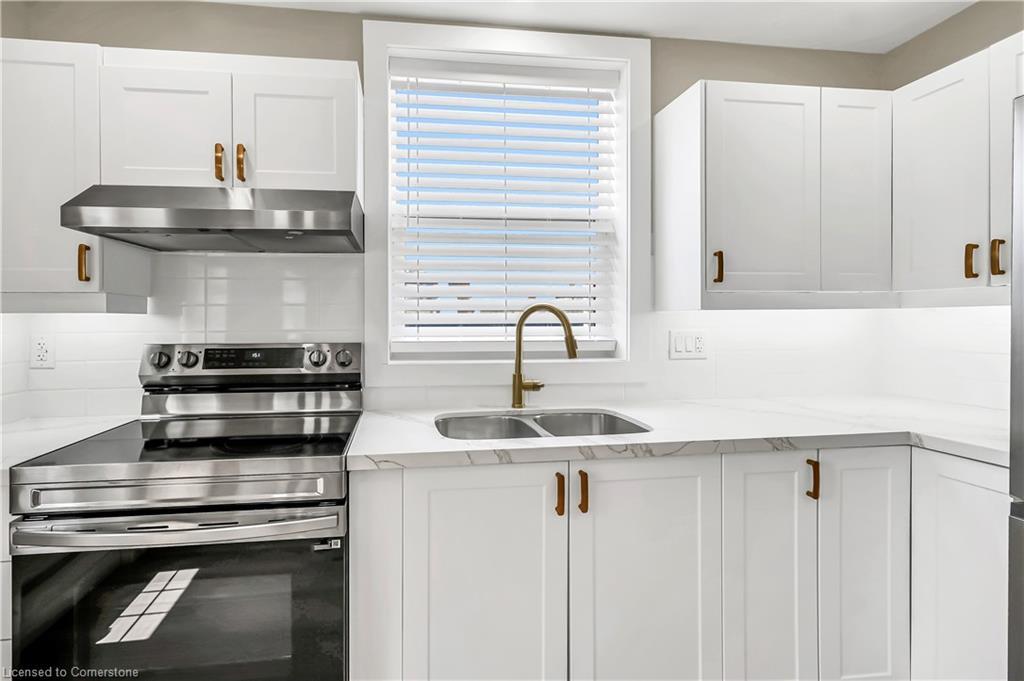 Upper 2-1466 Main Street E, Hamilton, ON - Indoor Photo Showing Kitchen With Double Sink With Upgraded Kitchen