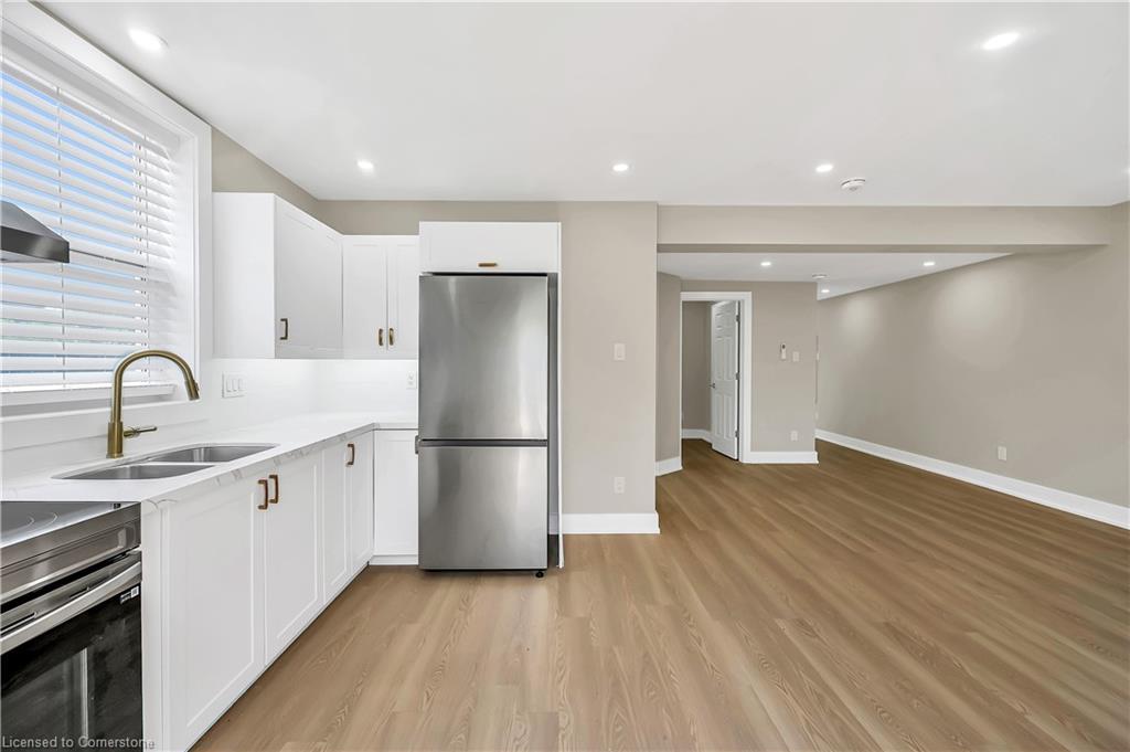 Upper 2-1466 Main Street E, Hamilton, ON - Indoor Photo Showing Kitchen With Double Sink